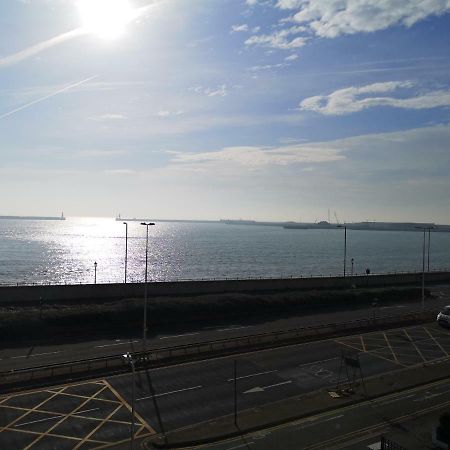 Whole Flat Next To Dover Port With Parking Екстериор снимка