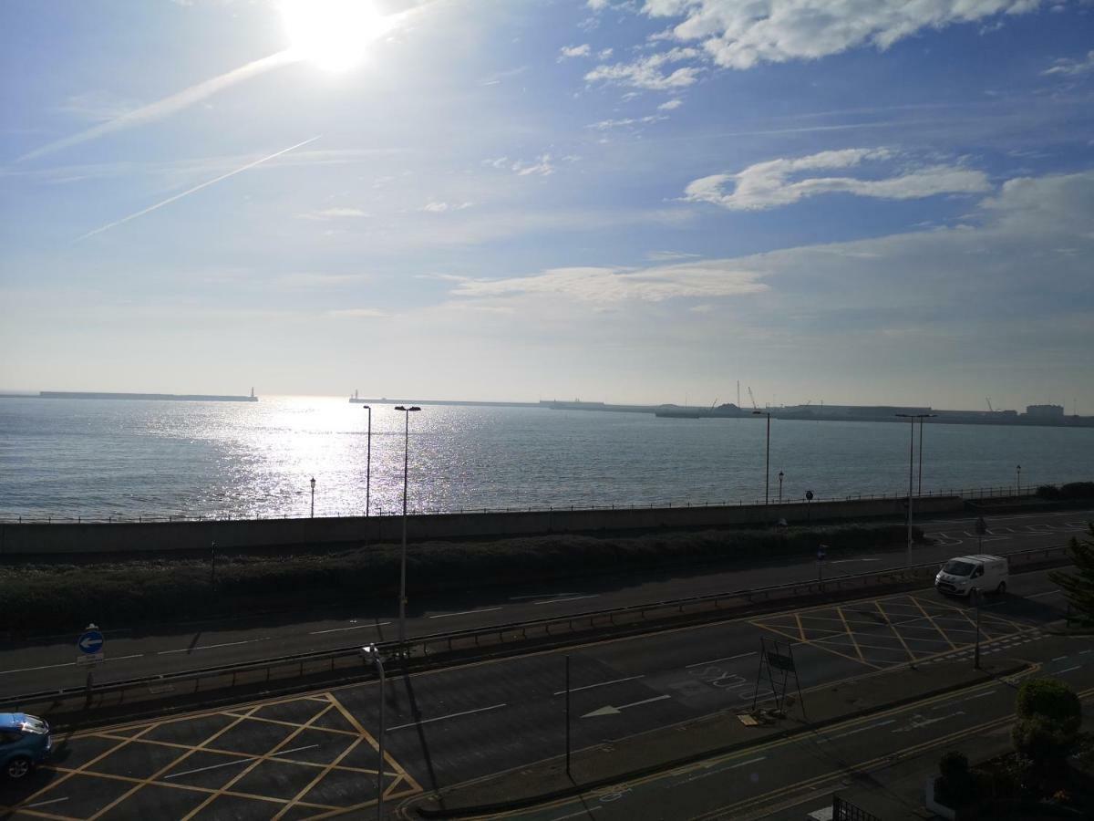 Whole Flat Next To Dover Port With Parking Екстериор снимка