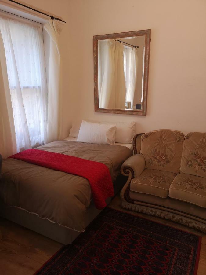 Whole Flat Next To Dover Port With Parking Екстериор снимка