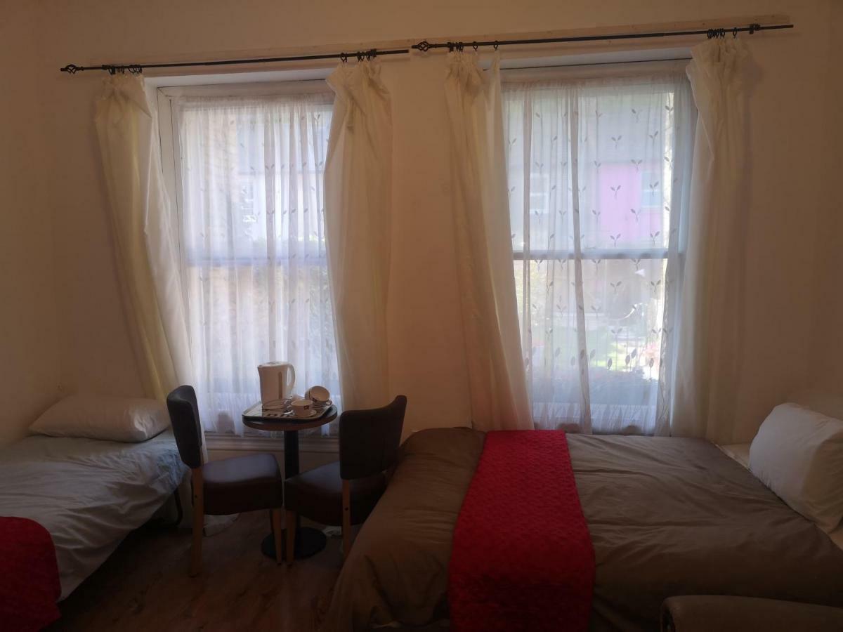 Whole Flat Next To Dover Port With Parking Екстериор снимка